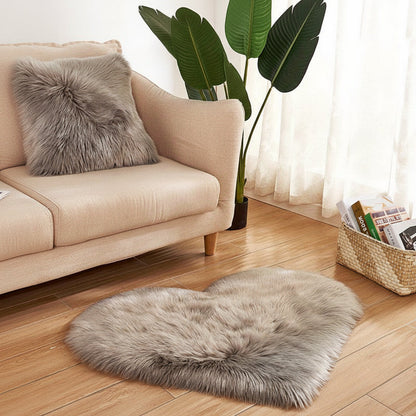 Heart-Shaped Plush Area Rug – Acrylic Indoor Floor Mat for Cozy, Stylish Floors