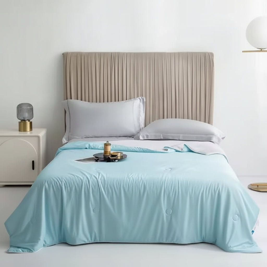Cooling Blanket - Ultra-Soft, Lightweight Summer Comfort with Moisture-Wicking Tech