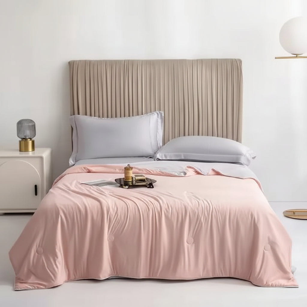 Cooling Blanket - Ultra-Soft, Lightweight Summer Comfort with Moisture-Wicking Tech