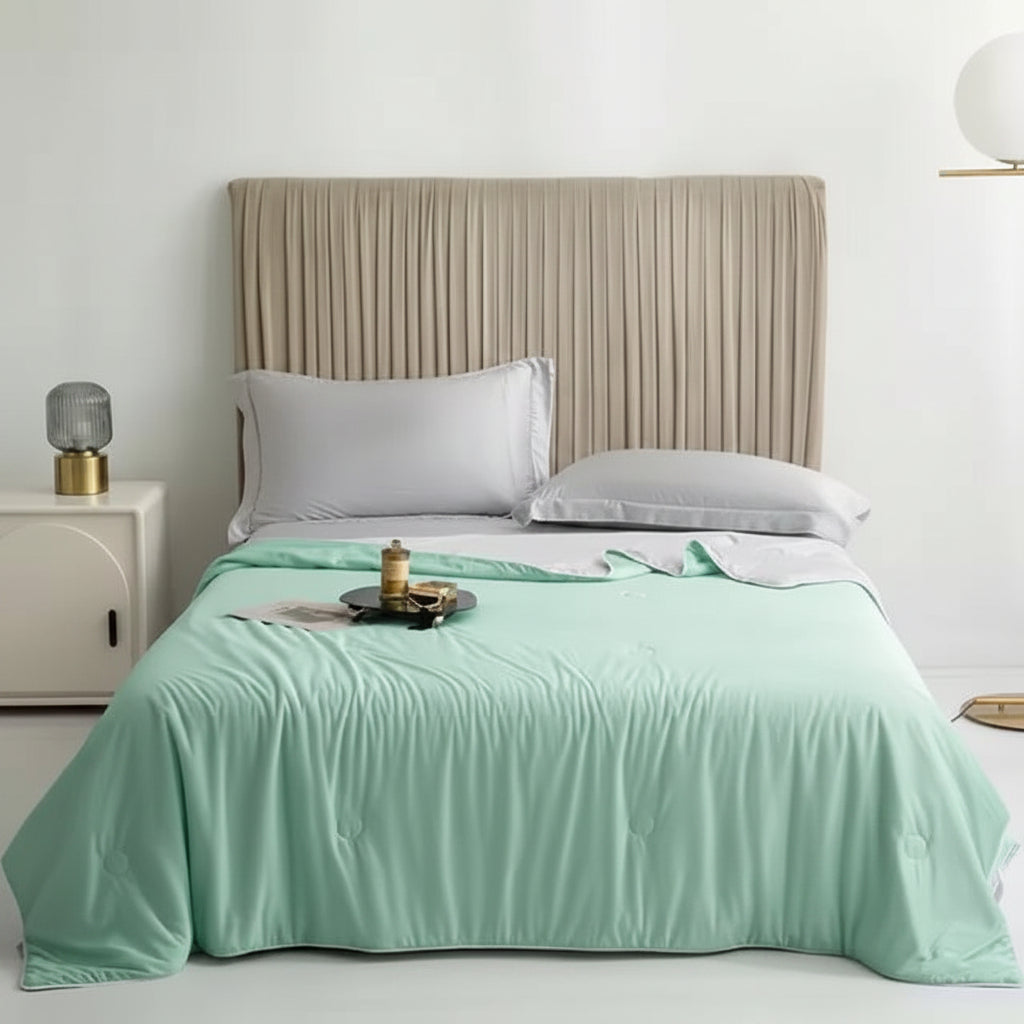 Cooling Blanket - Ultra-Soft, Lightweight Summer Comfort with Moisture-Wicking Tech